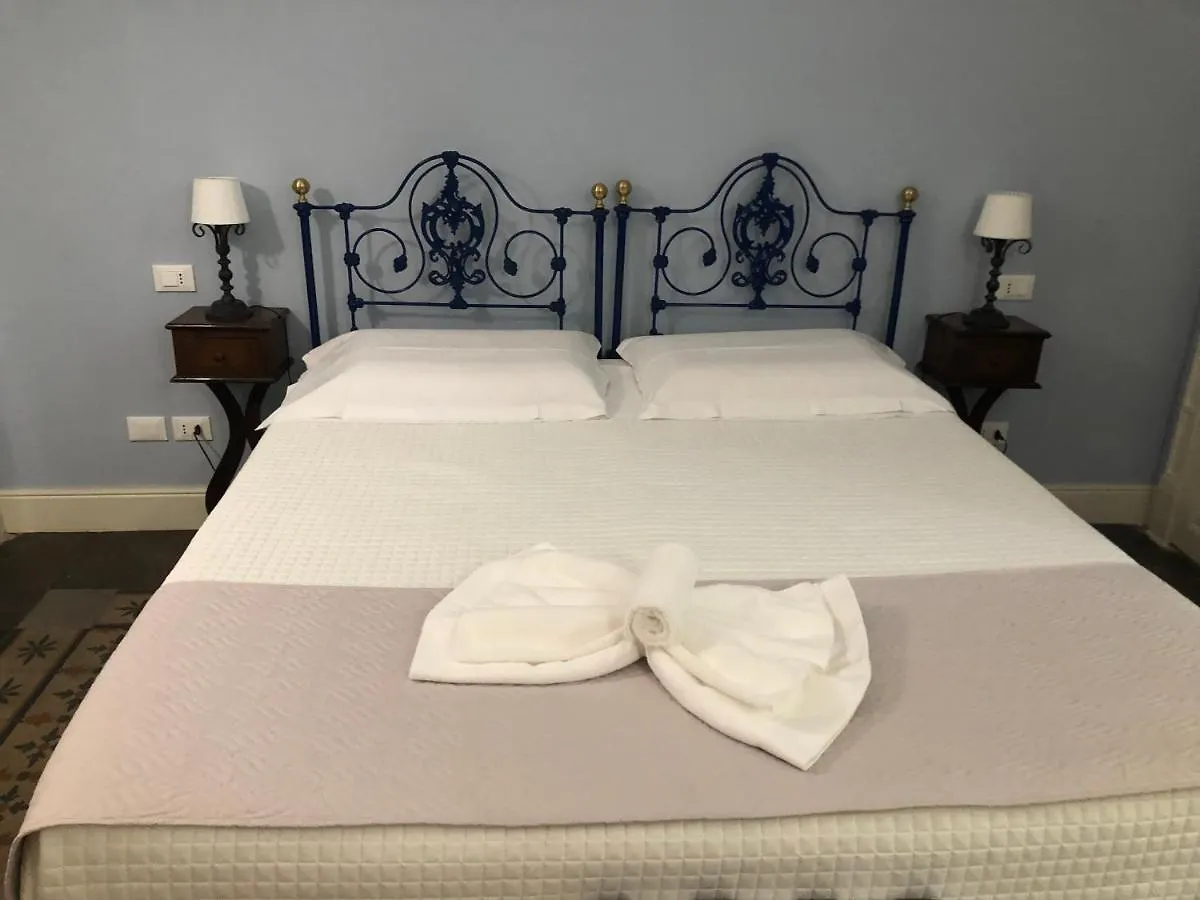 Palazzo Pastura B&B And Apartments CTA 0*,